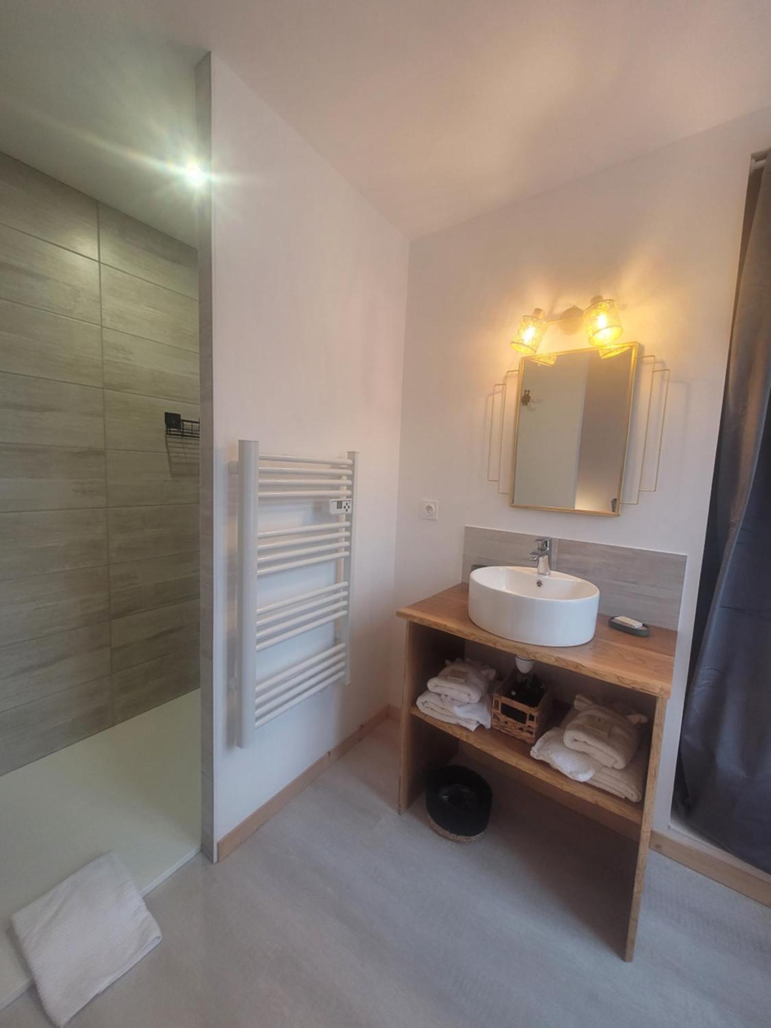 Lekker Slaap Hotel Parthenay Ngoại thất bức ảnh